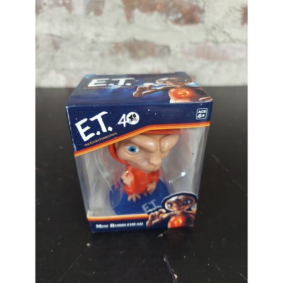 E.T. Extra Terrestrial Mini Bobblehead 40th Anniversary Red Hoodie 3.5 NEW 74 - Picture 3 of 3